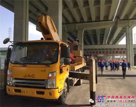 徐工高空作業車持續發力，推動鄭州107輔道快速路提前通車。