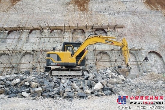 玉柴重工YC85-9新品挖掘机助力贵州高速建设 获客户好评