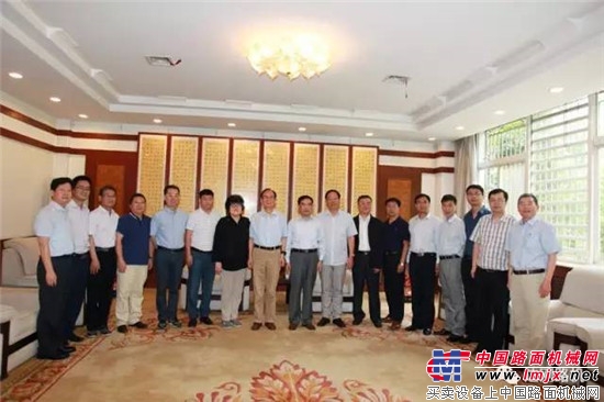 達剛路機創始人李太傑老師與長安大學簽訂個人捐贈協議