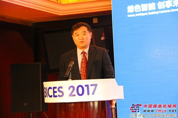 中国工程机械工业协会常务副会长兼秘书长苏子孟做BICES 2017展会倒计时100天主题发言