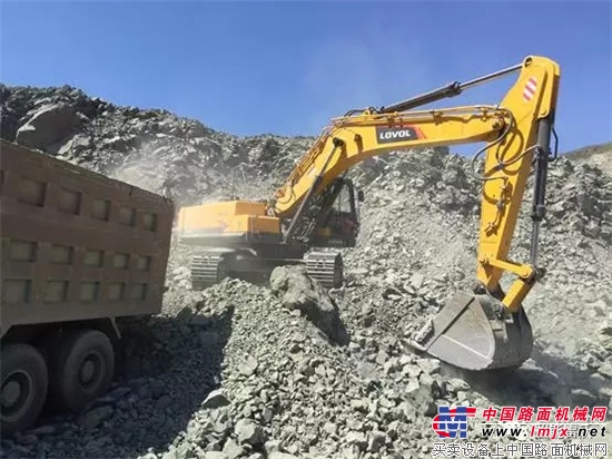 矿山中的钢铁侠丨雷沃FR370E挖掘机实景工况照片集锦