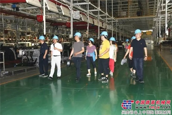 考察产品 多地客户走进华菱星马