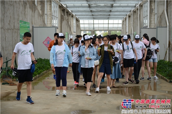 济南东方双语中学夏令营领略方圆工业旅游风采