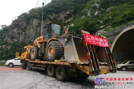 与时间赛跑！背工具进山！三一茂县救援获武警官兵点赞