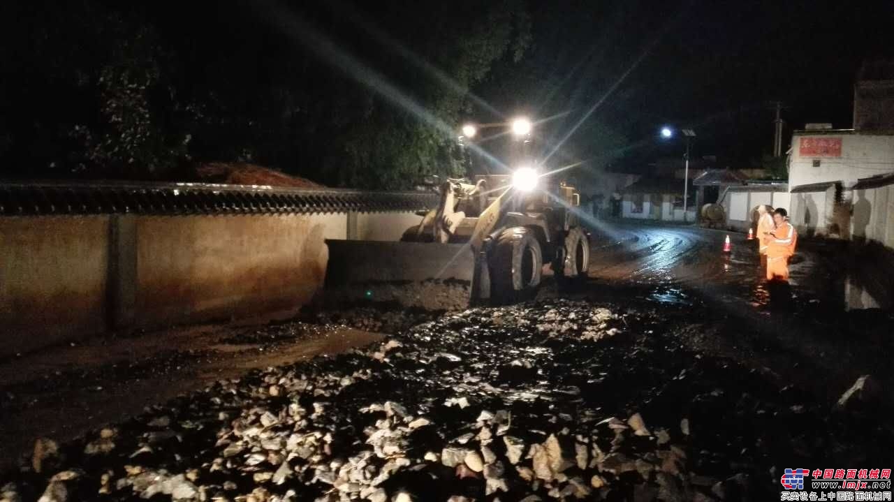 武山公路管理段夜战水毁保畅通