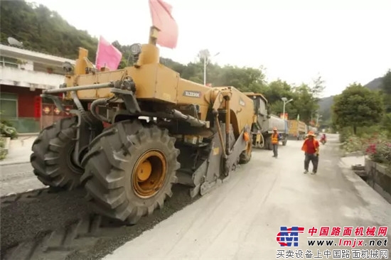 徐工成套道路机械安康省道S308安平大修路段施工报告