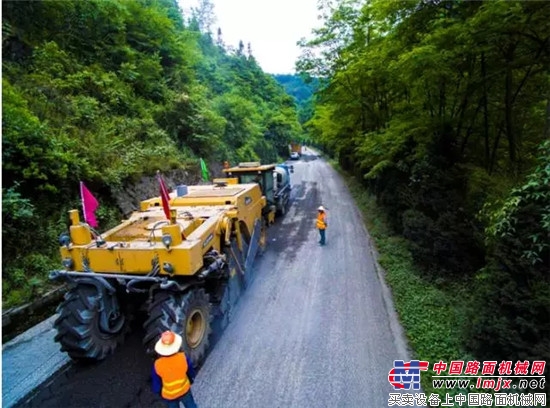 徐工成套道路机械安康省道S308安平大修路段施工报告