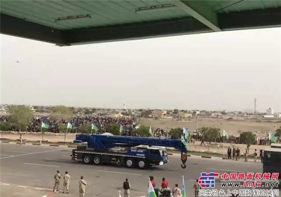 霸气！非洲吉布提国家阅兵式上惊现徐工起重机！