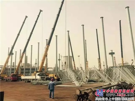 霸气！7台百吨级吊车，竟然配合的如此天衣无缝！