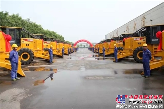 中国装载机行业发展史上最大规模森工产品交付