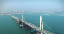 “新世界七大奇跡”之一港珠澳大橋背後的徐工“鋼鐵力量”