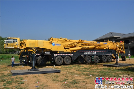 中国制造出全球最大、最灵巧1200吨起重机，中国装备向“高大上”全面升级