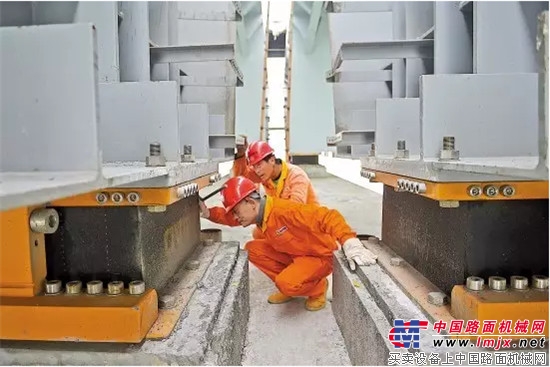 港珠澳大桥主体工程全线贯通 欧维姆科技创新产品助力