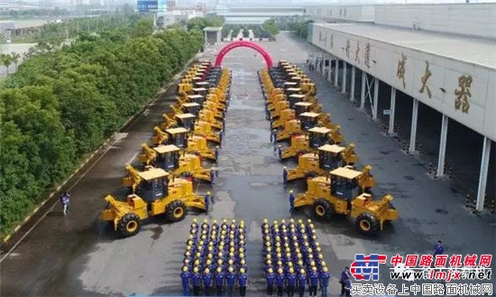 中国装载机行业发展史上最大规模森工产品交付仪式在徐工隆重举行