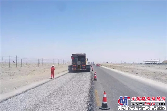 高远圣工“黄金甲”荣耀系列助力“一带一路”新疆交通建设