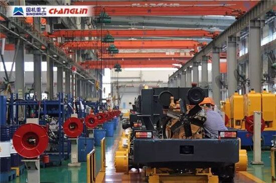 国机重工常林公司：炎炎夏日送清凉，丝丝关爱入心田 