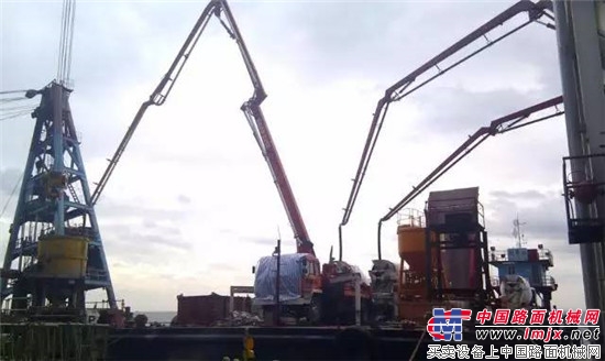 布料机泵车塔机齐上阵 中联重科设备组团助建港珠澳大桥！