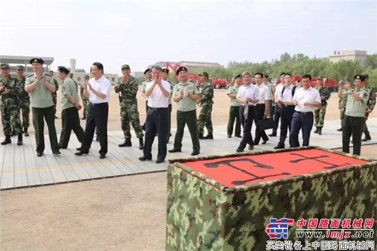 武警交通第一书记杨传堂视察部队，高度评价三一救援装备 