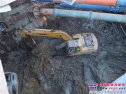 厦工挖掘机每天16小时淤泥里施工作业，助力厦门地铁建设 