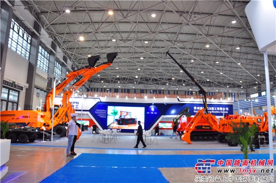 詹陽重工亮相2017貴州省首屆裝備工業博覽會