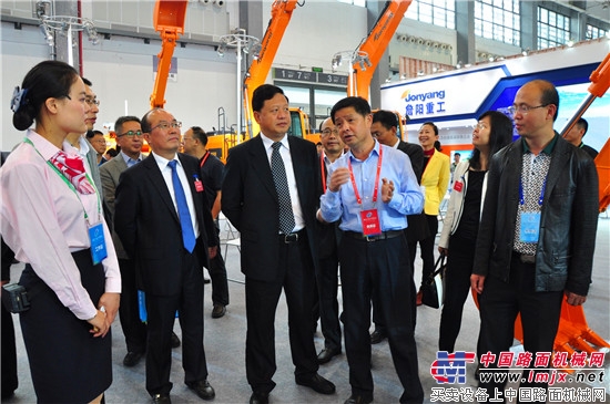 詹阳重工亮相2017贵州省首届装备工业博览会