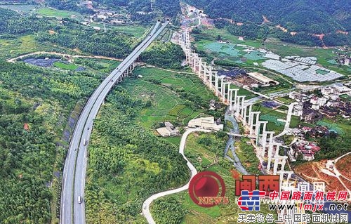 厦蓉高速公路扩建工程---施工中的京源口特大桥
