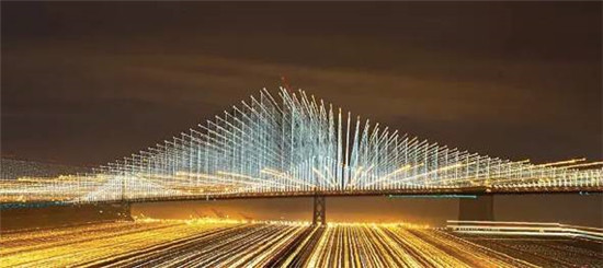 吉尼高空作业平台，撑起这座海湾大桥的世界梦 
