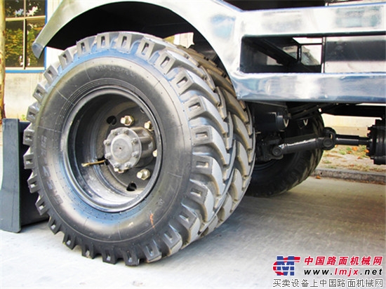 小型轮式挖掘机高性能产品-宝鼎BD85W-8轮式挖掘机