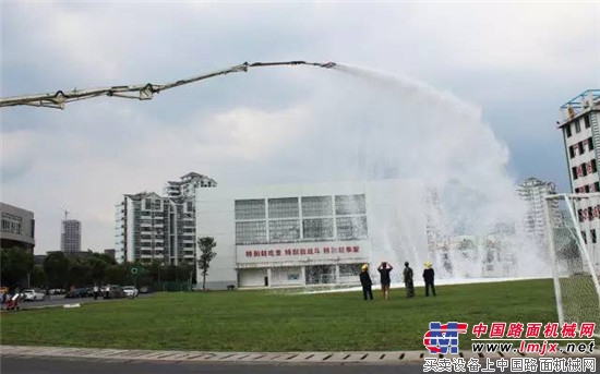 三一“消防侠”——大跨度举高喷射消防车 