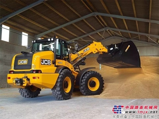 JCB新品伸缩臂式装载机TM420即将上市