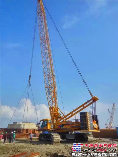 徐工履带起重机（Crawler Crane）助力孟加拉国“梦想之桥”建设