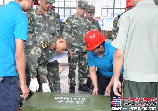 詹阳重工115台轮式高速挖掘机顺利交付武警部队