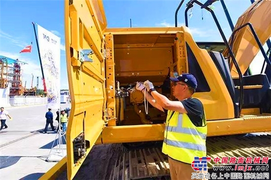 新一代Cat®液压挖掘机，重磅亮相BICES 2017
