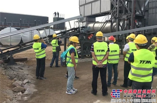 铁拓机械沥青厂拌热再生成套设备现场观摩会在青岛召开 