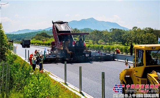 广东南粤交通龙怀高速龙川至连平段建设纪实 擎动粤北 大道筑峥嵘