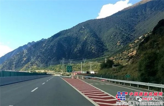 達剛路機：獻禮十九大的西藏“最美高等級公路”與它的小夥伴們