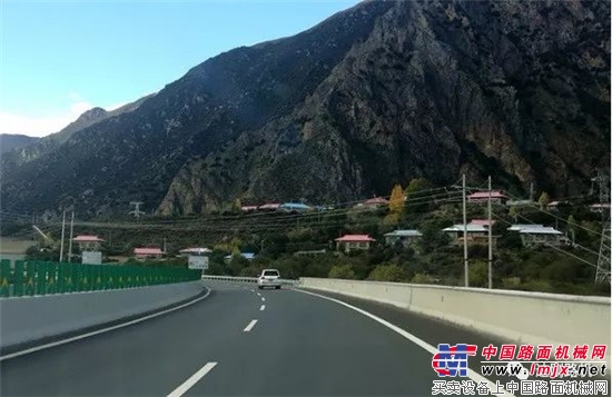 達剛路機：獻禮十九大的西藏“最美高等級公路”與它的小夥伴們