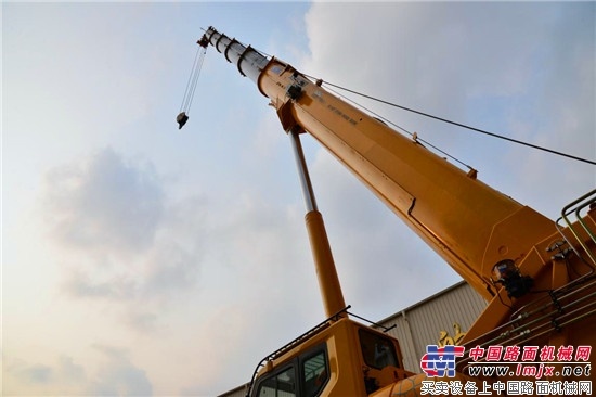百吨级吊装三剑客——徐工XCT90/100/130汽车起重机一览