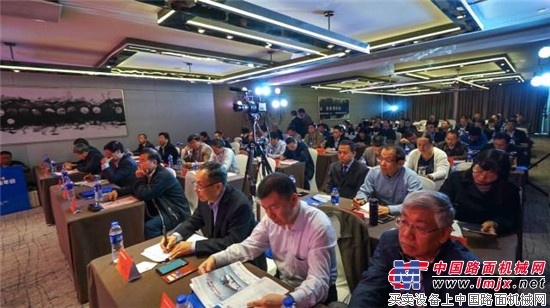 徐工集团副总经理、徐工道路总经理王庆祝当选路面与压实机械分会首任轮值会长 