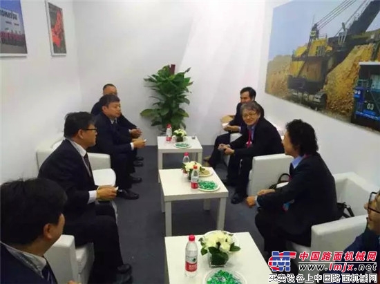 小松亮相第十七届中国国际煤炭技术交流及设备展览会
