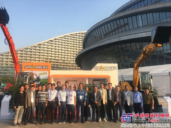 晋工亮相2017中国国际农业机械展览会 