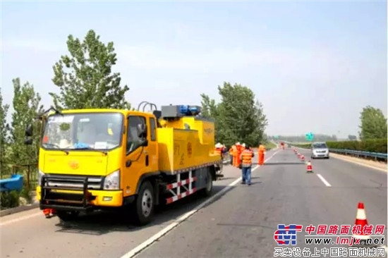 高遠聖工“新一代瀝青路麵舊料再生養護車”助力公路綠色養護