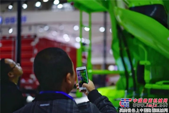 雷薩超級重機亮相中國商用車展 中國智造吸引世界目光 