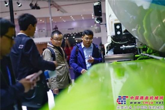 雷萨超级重机亮相中国商用车展 中国智造吸引世界目光 