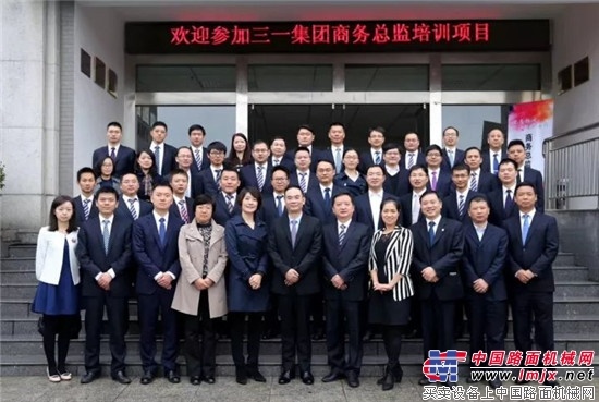 易小刚寄语商务总监培训班学员：学习创新，做出一流贡献 