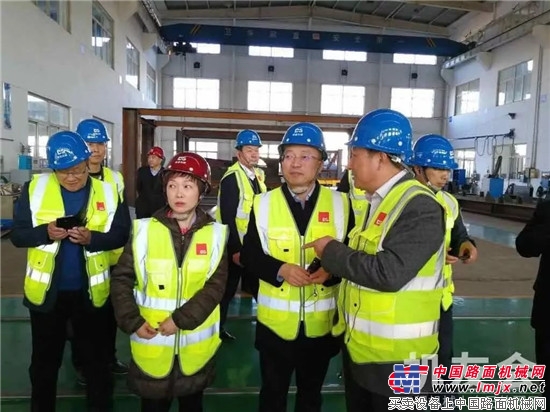 中交西筑董事长杨向阳出席第八届中国沥青搅拌设备高峰论坛