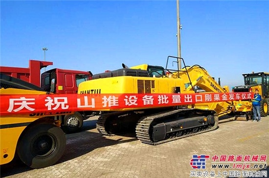 中非市场传捷报 山推批量设备发运刚果金