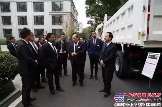 徐工第二届海外市场战略顾问委员会扩大会议在宁召开 