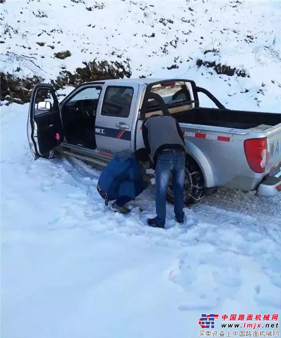 柳工服务故事：不畏艰险，白雪皑皑中带来一股暖流！ 