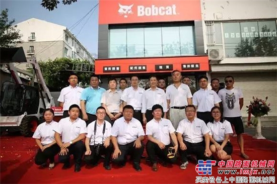 一次12台山猫滑移装载机，为辽宁直营店打CALL！